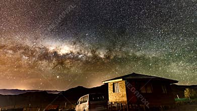 Vacuna, Chile - 2019-07-02 - Timelapse - Milky Way rotates over cabin as the sun rises