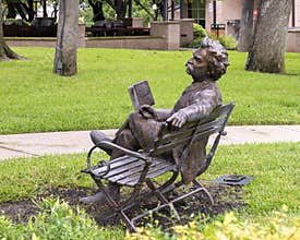 `Mark Twain` by Gary Price at the Scottish Rite Hospital for Children in Dallas, Texas.