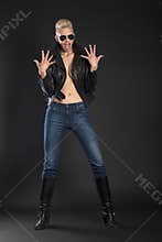 Rocker blond lady with sunglasses yelling