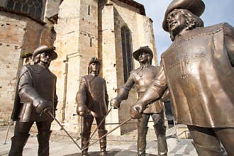 Statues of D'Artagnan and the three musketeers.