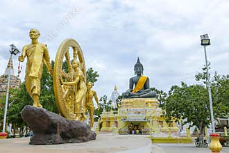 Wat Phai Rong Wua is a famous and famous landmark as well as a tourist attraction in Suphan Buri