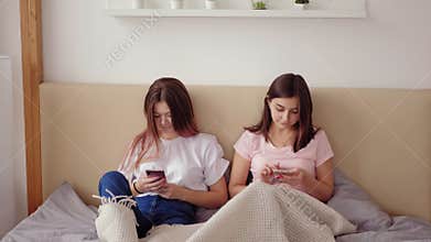 Teens phubbing female friends using smartphones
