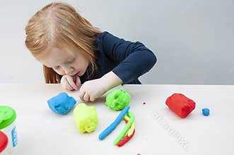 Young girl doing arts and crafts