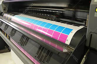 Moving head digital printing cyan magenta