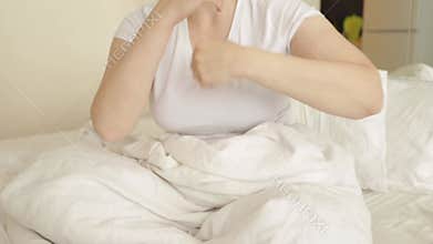 woman itches, skin dermatitis, allergies, itching