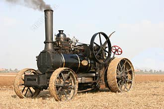 Steam traction engine