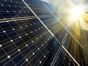Power plant using renewable solar energy