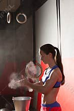Gym Chalk Magnesium Carbonate hands clap woman