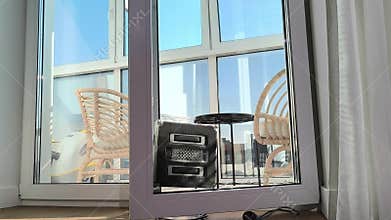 Square robot cleaner washes window corners and edges on glass