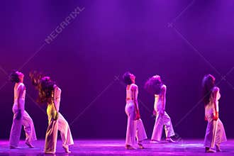 Powerful Contemporary Dance Finale With Purple Stage Illumination