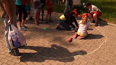 The game with the fastened eyes