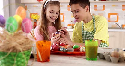 Easter painting â€“ kids decorating eggs