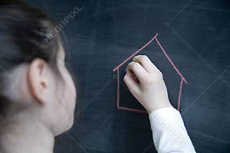 Child drawing whit a chalk