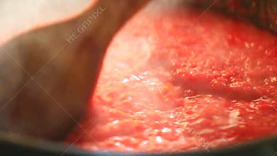 Cooking tomato sauce
