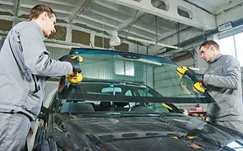 Automobile windshield or windscreen replacement