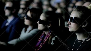 People Watch 3D Cinema