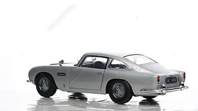 Aston Martin DB5 James Bond classic sports car scale model