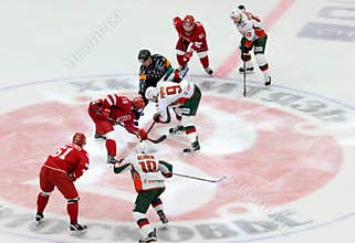 R. Horak (15) and A. Popov (9) on face-off