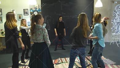 Coach and support group during psychological therapy. training for women. development of sensuality