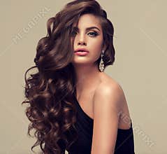 Beautiful model with long, dense and curly hairstyle.