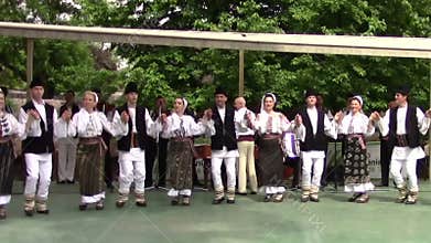 Romanian popular dance