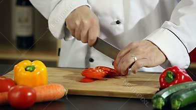 Cutting tomatoes