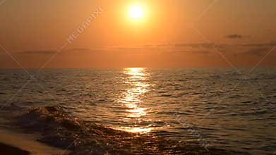 Beautiful seascape sunrise and sunset with the horizon