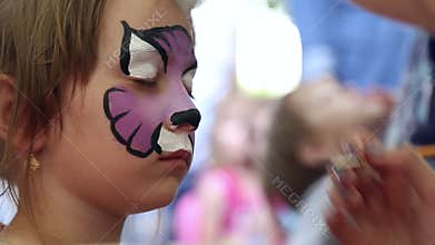 The artist paints face painting