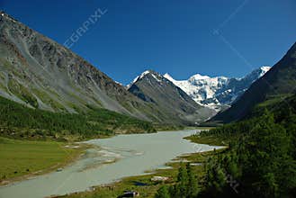 Mountain lake Ak-kem