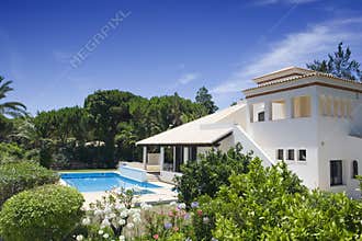Beautiful villa with a healthy garden and pool