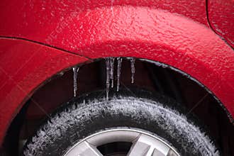 Detail of the wheel of a frozen car