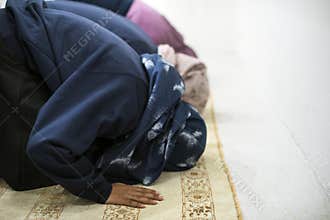 Muslim people are bowing down