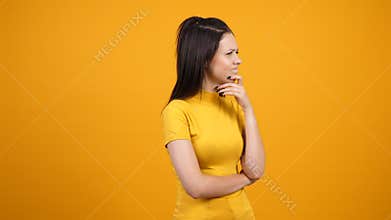 Puzzled woman looking at the camera and rising her hands