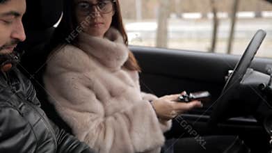 Cheated wife hires a Hitman to kill the traitor husband. The woman gives a bag with money and weapons to the man killer