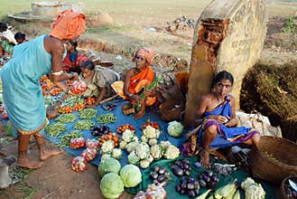 Orissa's tribal people at weekly market