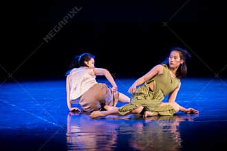 Do not want to fall asleep 2-Act 1: Sleeping-Modern Dance Dreamland