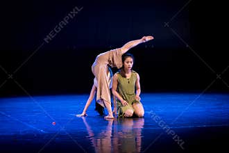 Do not want to fall asleep 5-Act 1: Sleeping-Modern Dance Dreamland