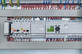 Relays, circuit breakers, motor protection and controllers extension modules.