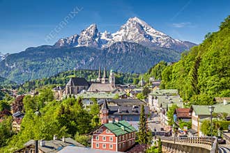 Historic town of Berchtesgaden with Watzmann mountain in spring, Berchtesgadener Land, Upper Bavaria, Germany