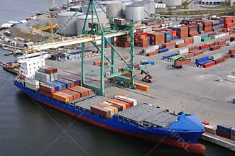 Container-port from helicopter