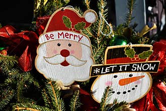 Snowman Santa Window Box Display, Red Bows