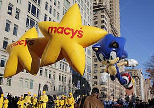 Sonic at Beginning of Parade