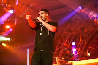 Singer Songwriter Drake live in concert on stage with backing band