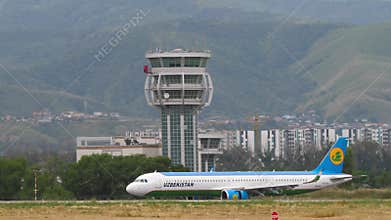 Airbus A321 of Uzbekistan Airways take off