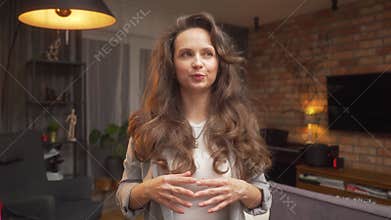 A woman explains something, gesticulating with her hands during the conversation