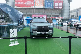 BYD Yangwang U8, a high-performance plug-in hybrid SUV