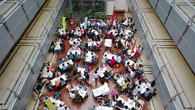 Young people are discussing at the tables located