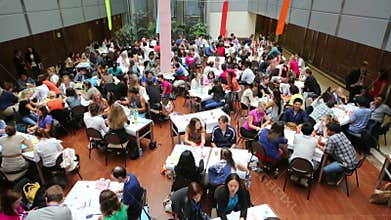 Young people are discussing at the tables located