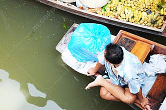 Floating market in Damnoen Saduak