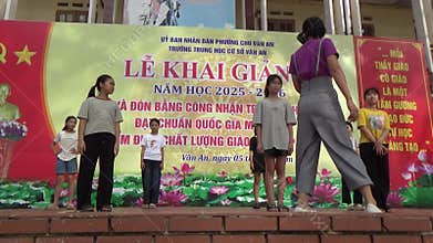 Vietnamese schoolgirls are practicing performing arts to prepare for the opening day of the new school year